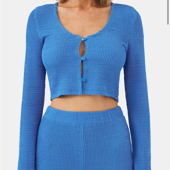 SOLADO Button Front Texture Long Sleeve Crop Top - Picture 6 of 6